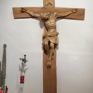 Kruzifix im Altarraum