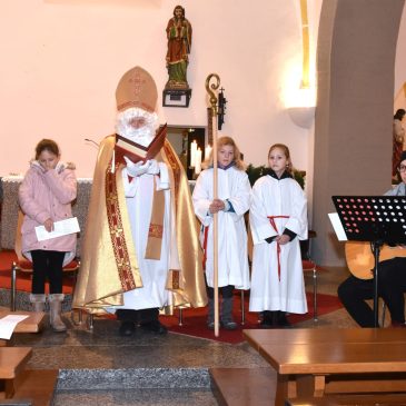 Der Nikolaus kam in die Pfarrkirche